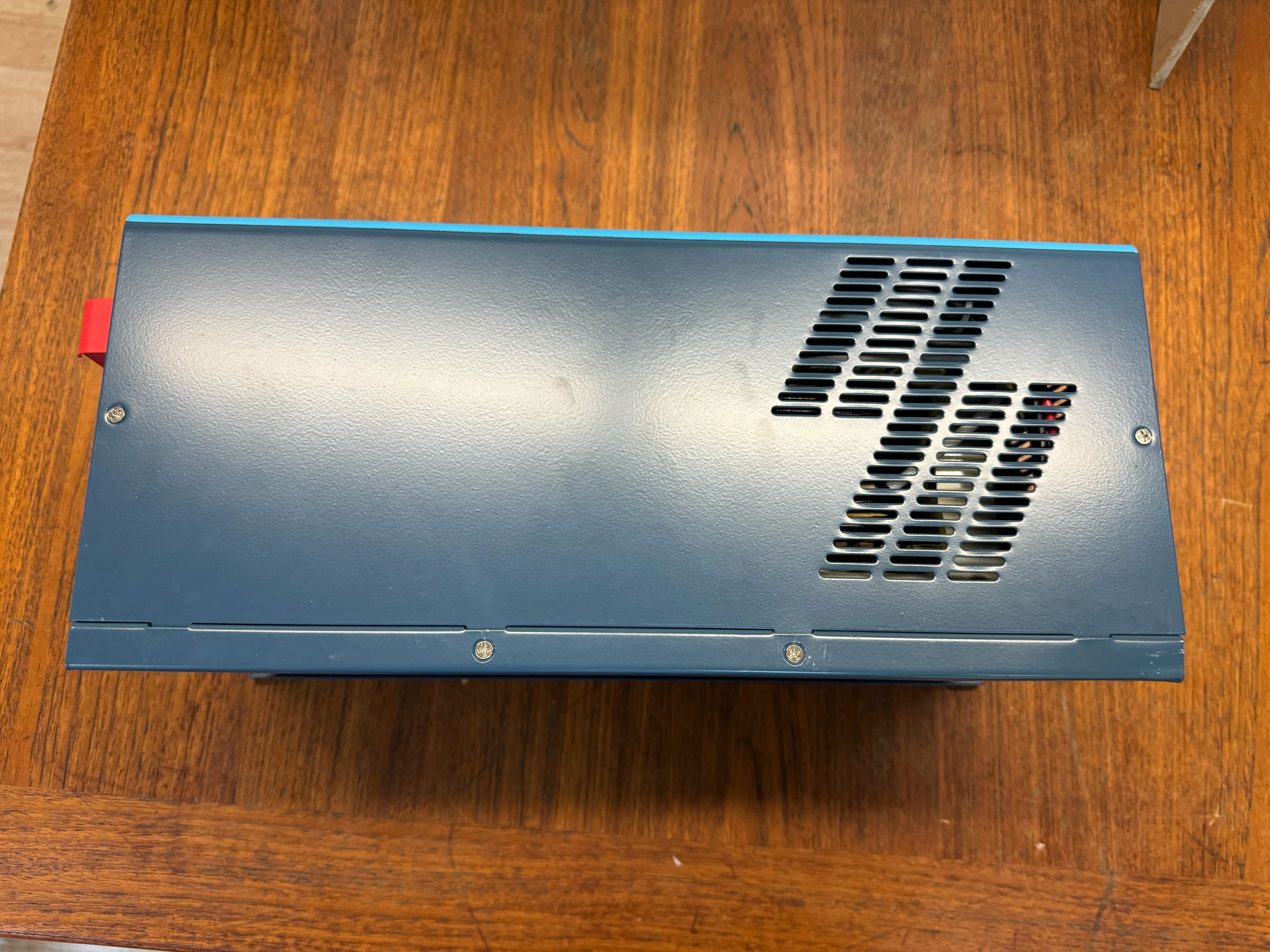 12V 3KW Pure Sine Wave Inverter Charger - Display Remote<p> [Open Box Item]